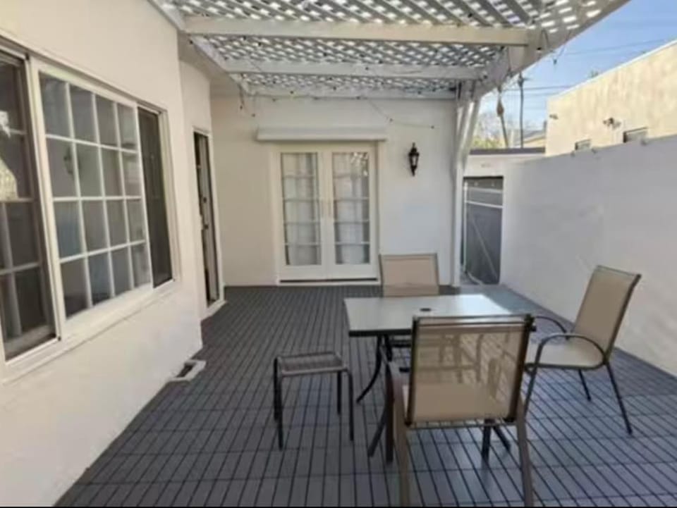Charming Private Room in the Heart of Beverly Hills Vacation rental in Beverly Hills