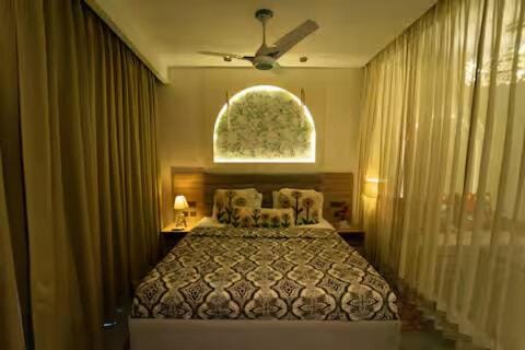 Luxury Studio with Balcony & City View, Noida Apartment in Noida