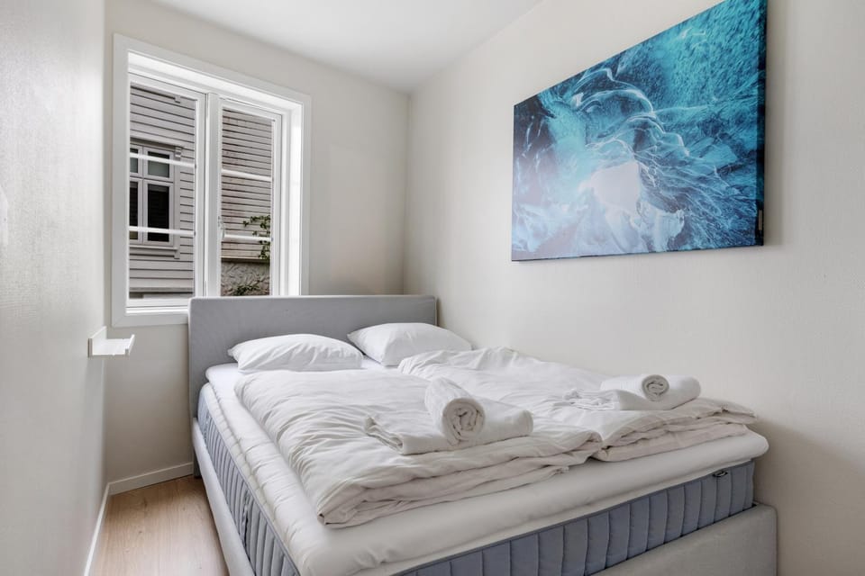 Renovated 2026 - cobblestone streets - Bryggen Apartment in Bergen