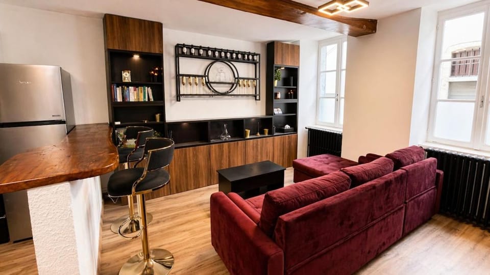 La Suite Calypso Jacuzzi, billard et Terrasse Apartment in Bourgogne-Franche-Comté