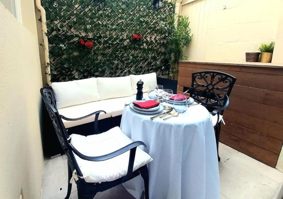 La Suite Calypso Jacuzzi, billard et Terrasse Apartment in Bourgogne-Franche-Comté