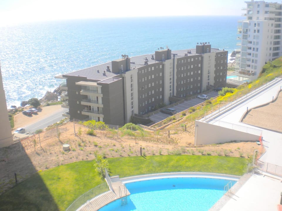 Neighbourhood, Natural landscape, Swimming pool, Swimming pool