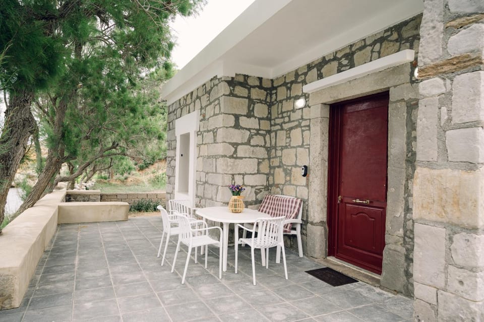 Emporios 1930, Seafront stone house Apartment in Decentralized Administration of the Aegean
