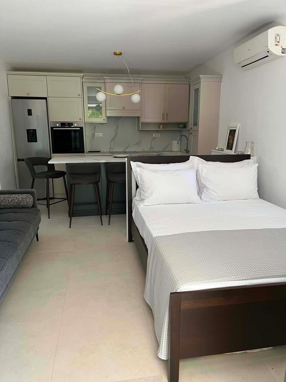 Bed, Photo of the whole room