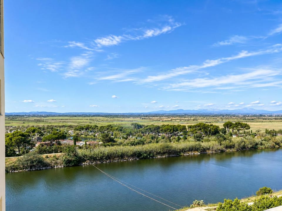 Nearby landmark, Natural landscape, Bird's eye view, River view