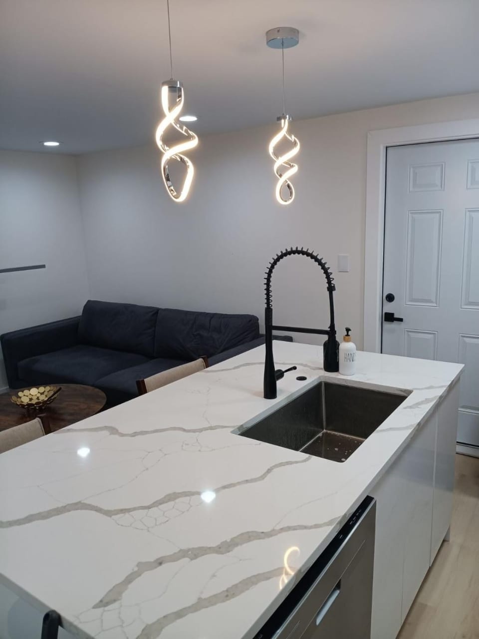 Bright Modern 2BR, Close to Downtown Apartment in Chicago