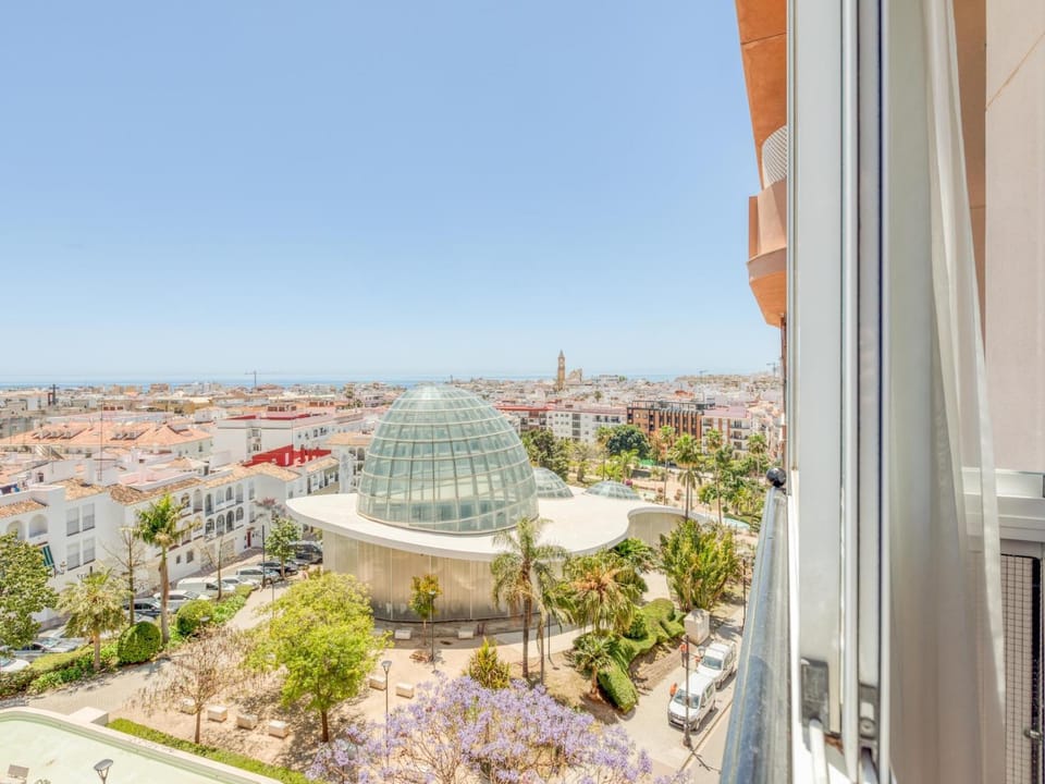 City view, Sea view