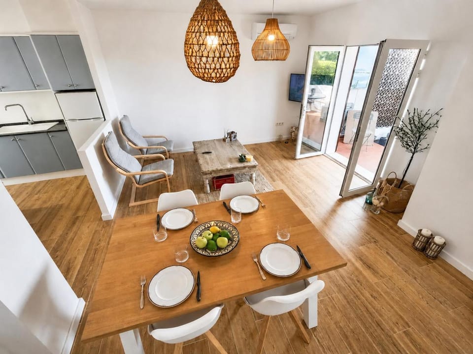 Kitchen or kitchenette, Living room, Dining area