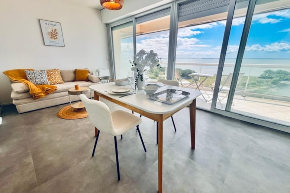 Studio with a terrace and parking in La Rochelle Apartment in La Rochelle