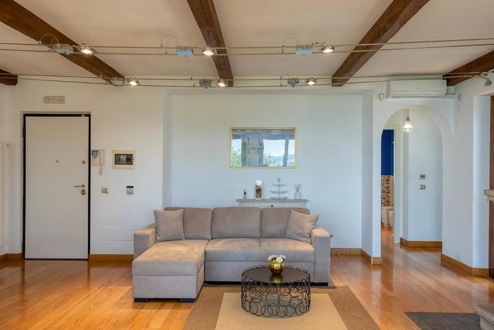 A casa di Fabrizio Lake view 2 bedrooms Fiber AC Apartment in Bracciano