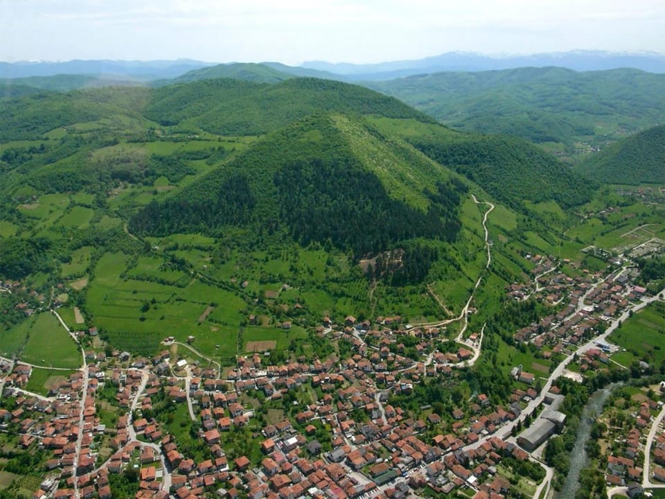 Villa EMIR - Bosnian Pyramids - Rooms and Entire Villa Vacation rental in Federation of Bosnia and Herzegovina