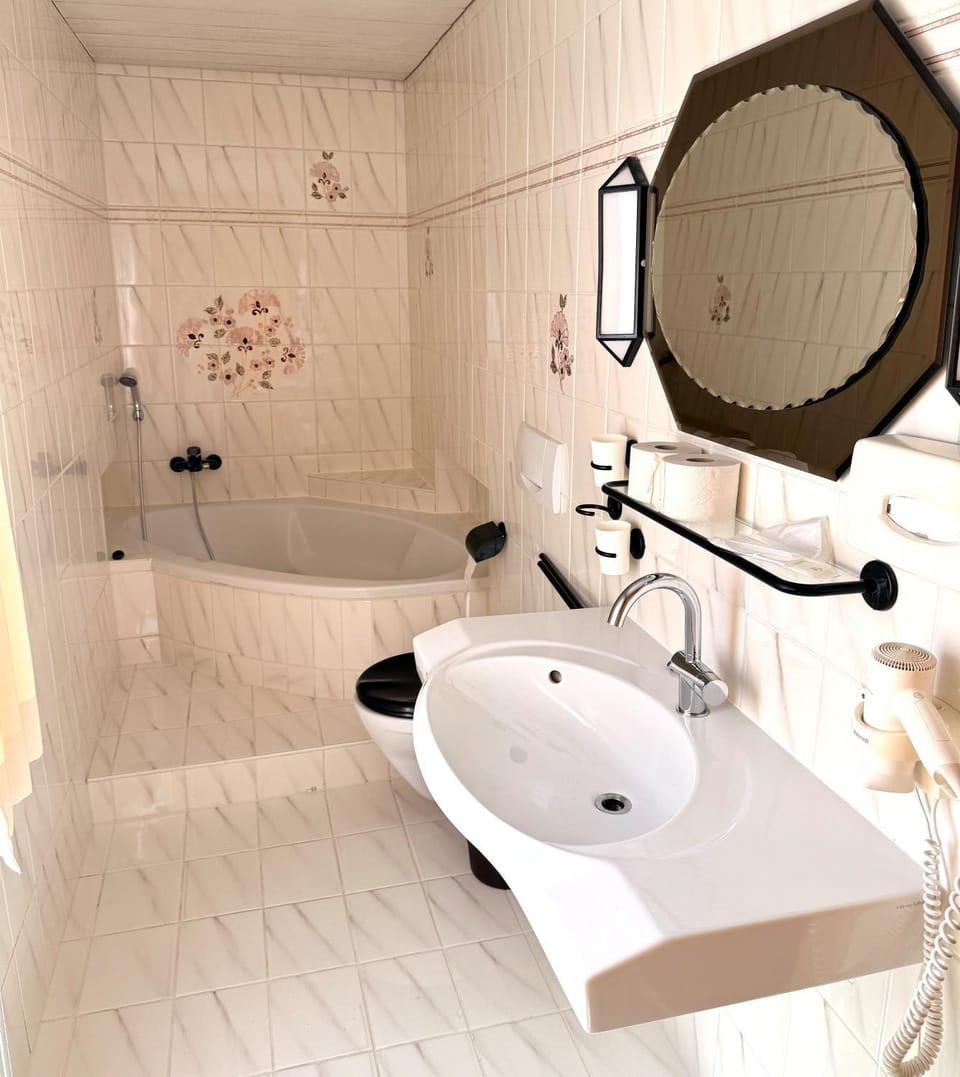Bathroom, Bath, hair dryier