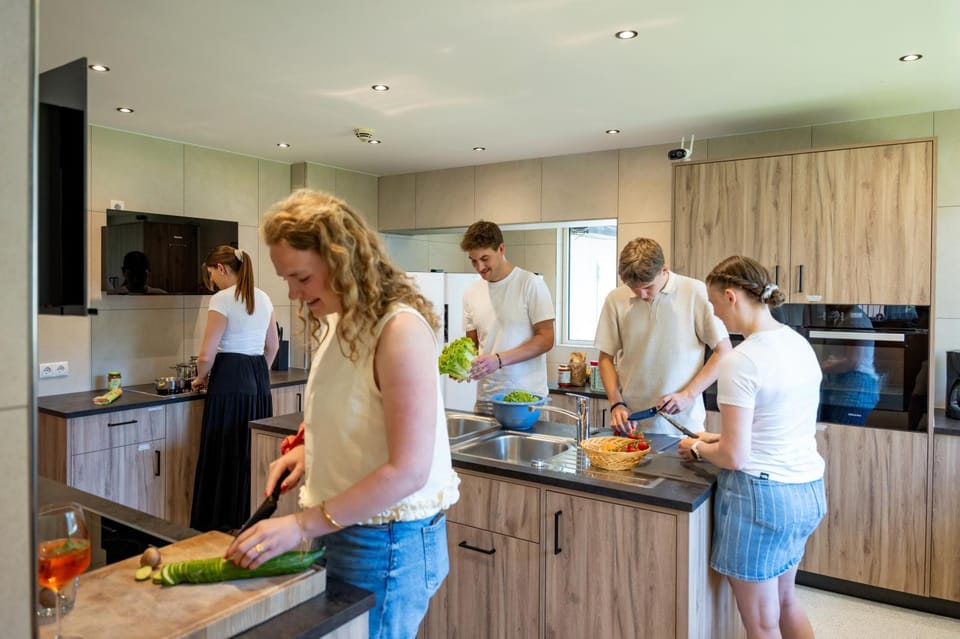 Kitchen or kitchenette, Communal kitchen