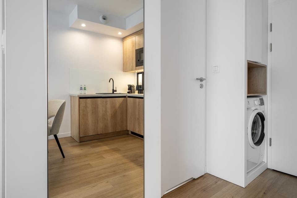 Kitchen or kitchenette, wardrobe, washing machine