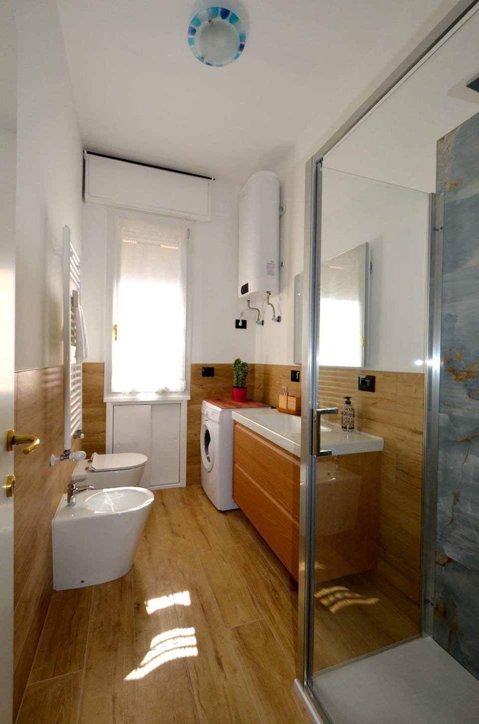 Shower, Toilet, Bathroom, bidet, hair dryier, washing machine