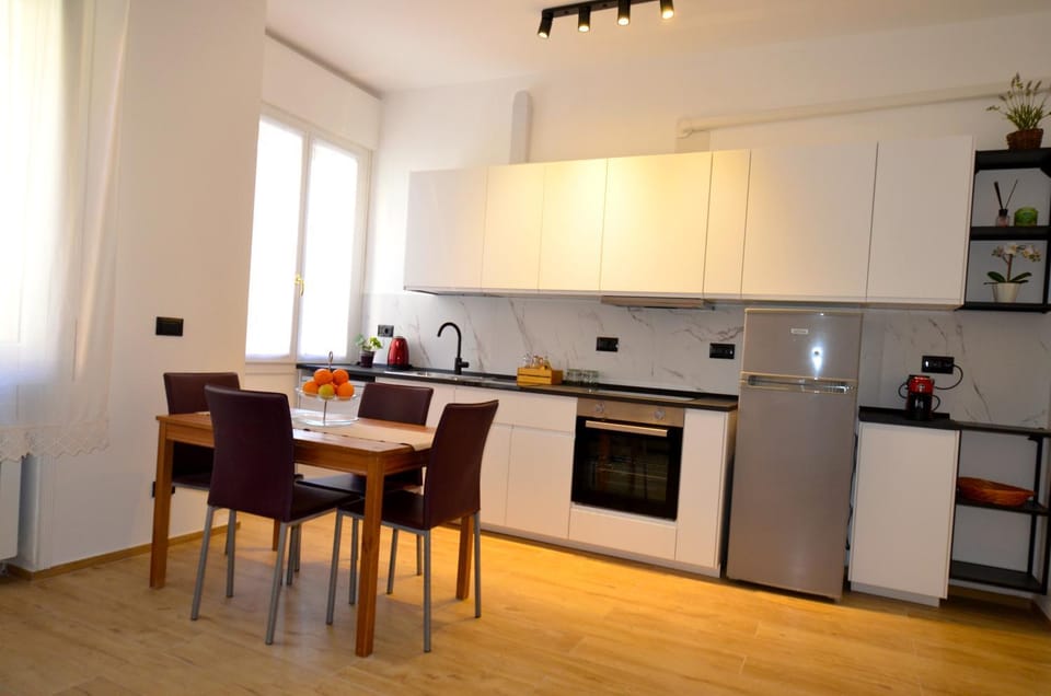 Coffee/tea facilities, Kitchen or kitchenette, Dining area, dishwasher, heating, internet, oven, stove, kitchen, air conditioner