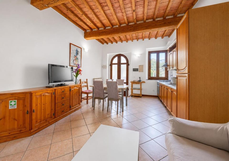 TV and multimedia, Kitchen or kitchenette, Living room, Seating area, Dining area, Evening entertainment