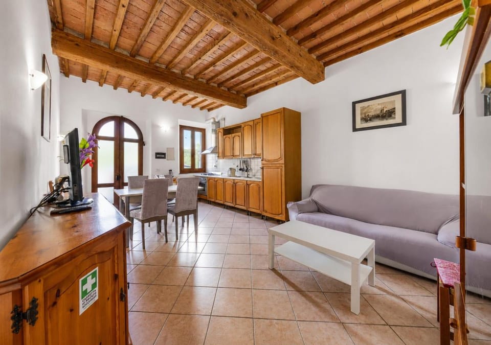 Kitchen or kitchenette, Living room, Seating area, Dining area, stove