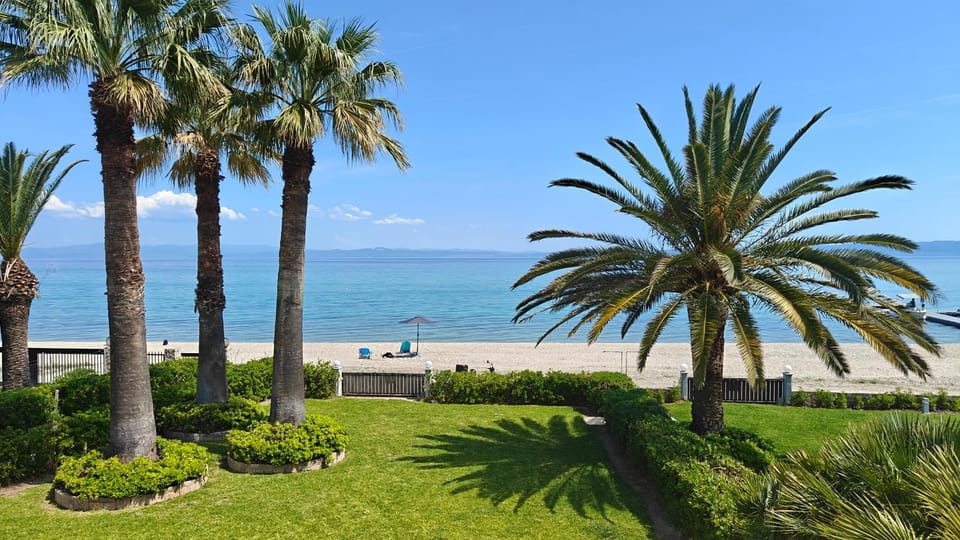 Nearby landmark, Balcony/Terrace, Beach, Sea view