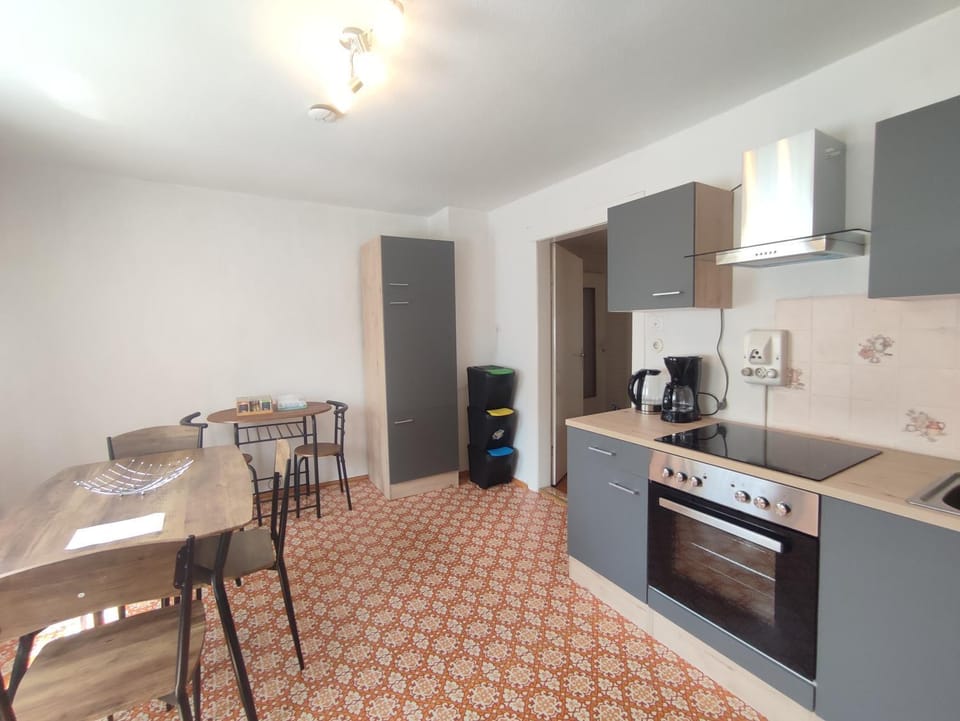 Kitchen or kitchenette, Dining area, oven, stove, toaster
