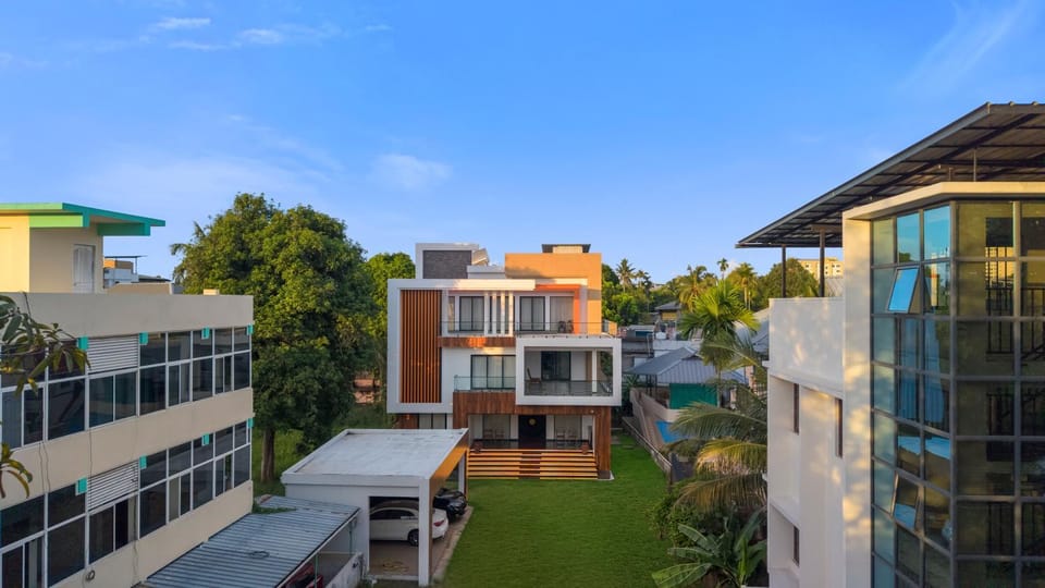 ELIVAAS Signature Nedumbally 4 BHK Villa with Office Space, Balcony Sit-Out & Lounge Area Near Edapally Church Villa in Kochi