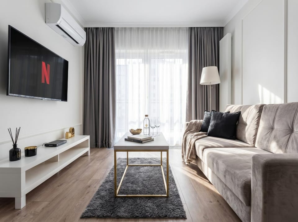 Communal lounge/ TV room, TV and multimedia, Living room, Seating area, Evening entertainment, air conditioner