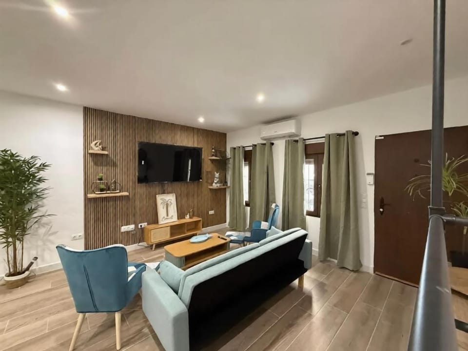 Communal lounge/ TV room, Living room, Family