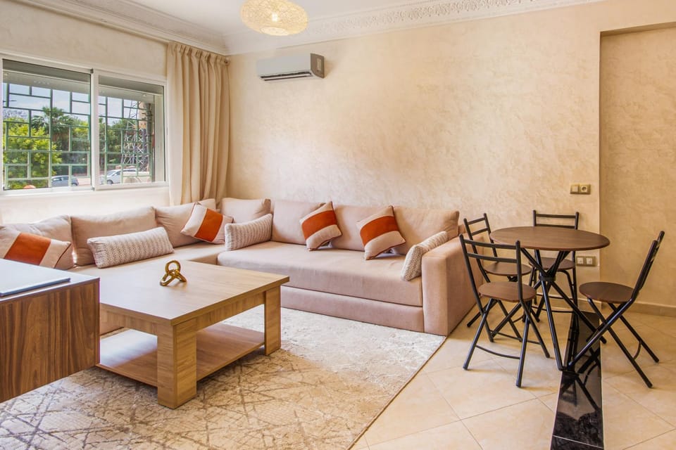 Living room, Seating area, Dining area, air conditioner
