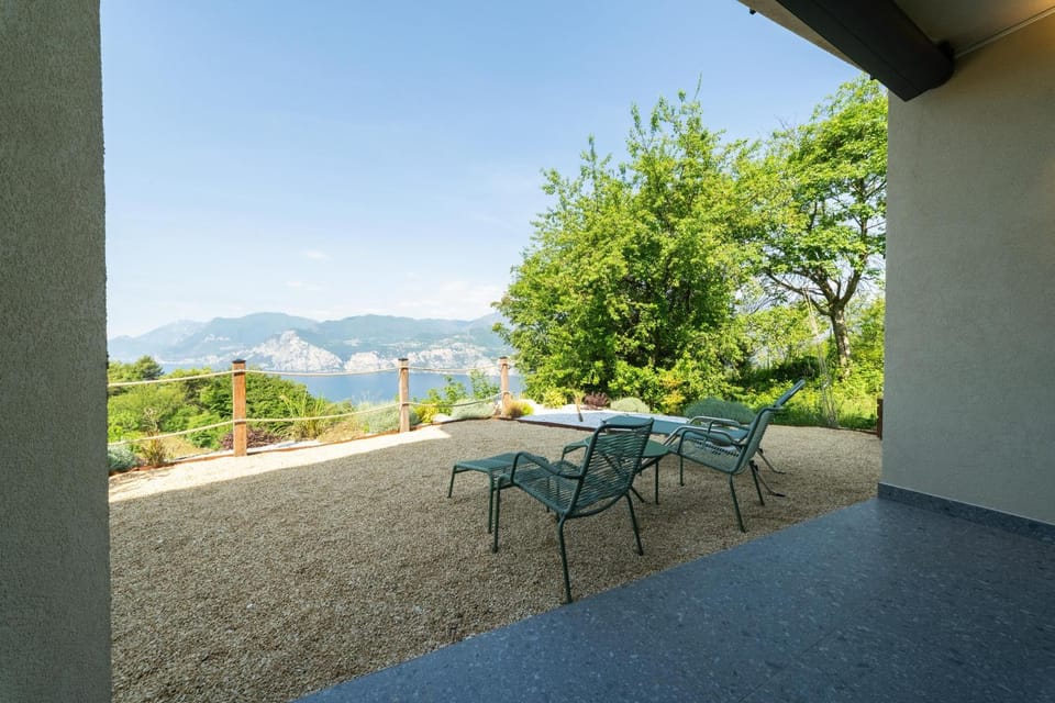 Lake view, Mountain view, Inner courtyard view, sunbed