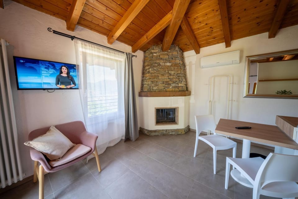 Ca del Tocio Restaurant and rooms with breakfast and lake view Bed and Breakfast in Malcesine