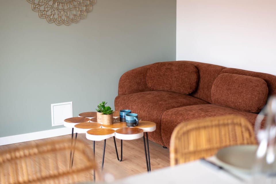 Living room, Seating area, internet