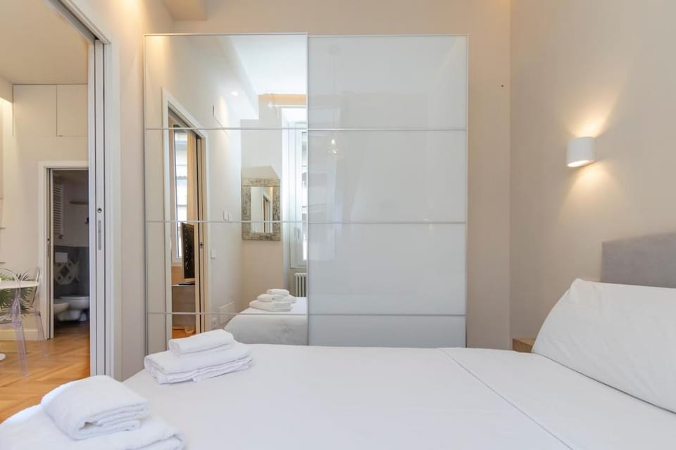 Xenia Milano - 2 room apt in via Teodosio 60 Apartment in Milan