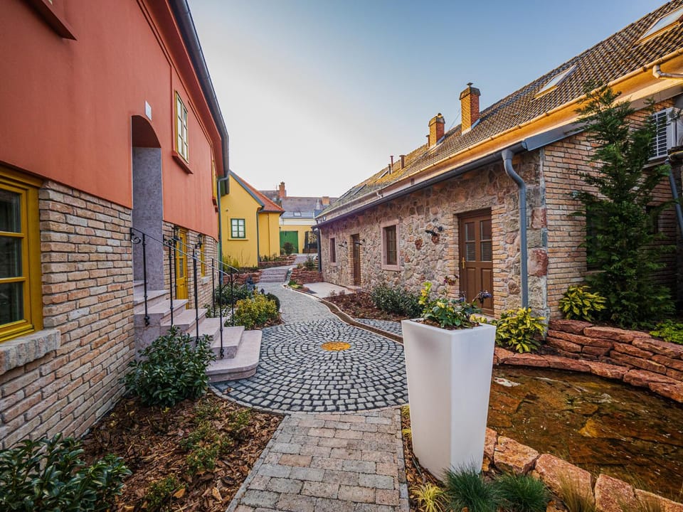 Platán Utca - Platán Tata Bed and Breakfast in Hungary