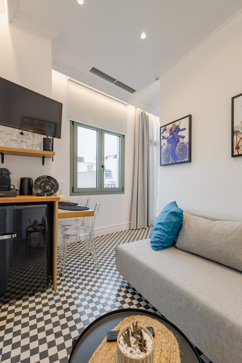 TV and multimedia, Living room, Seating area, minibar