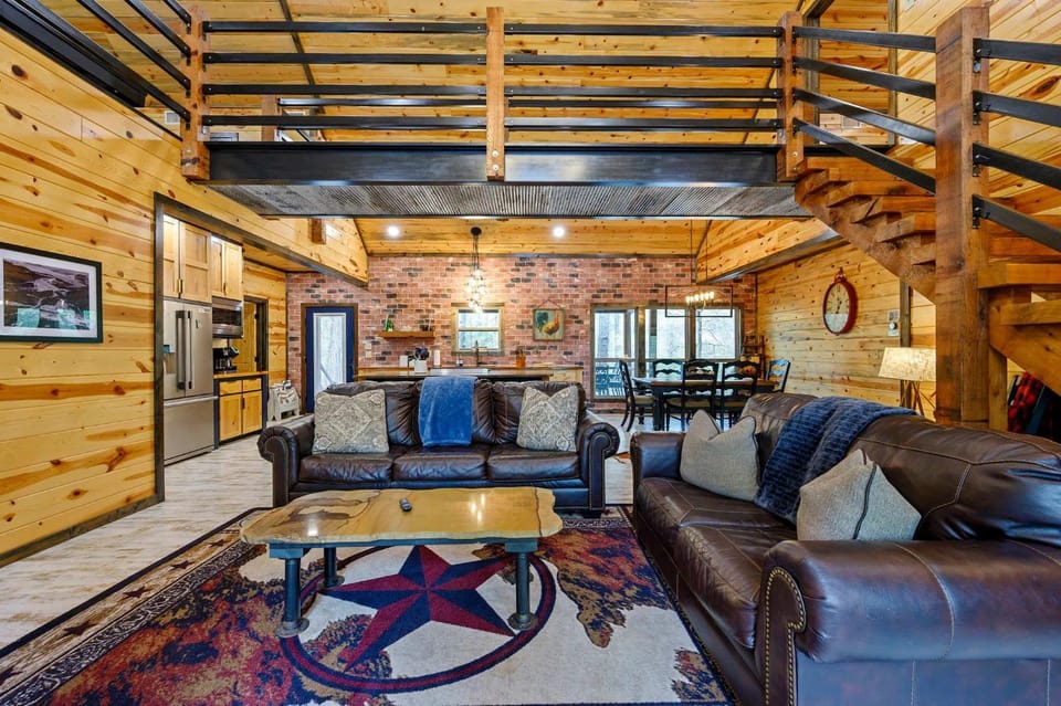 Drift Inn amazing back yard privacy hot tub House in Broken Bow