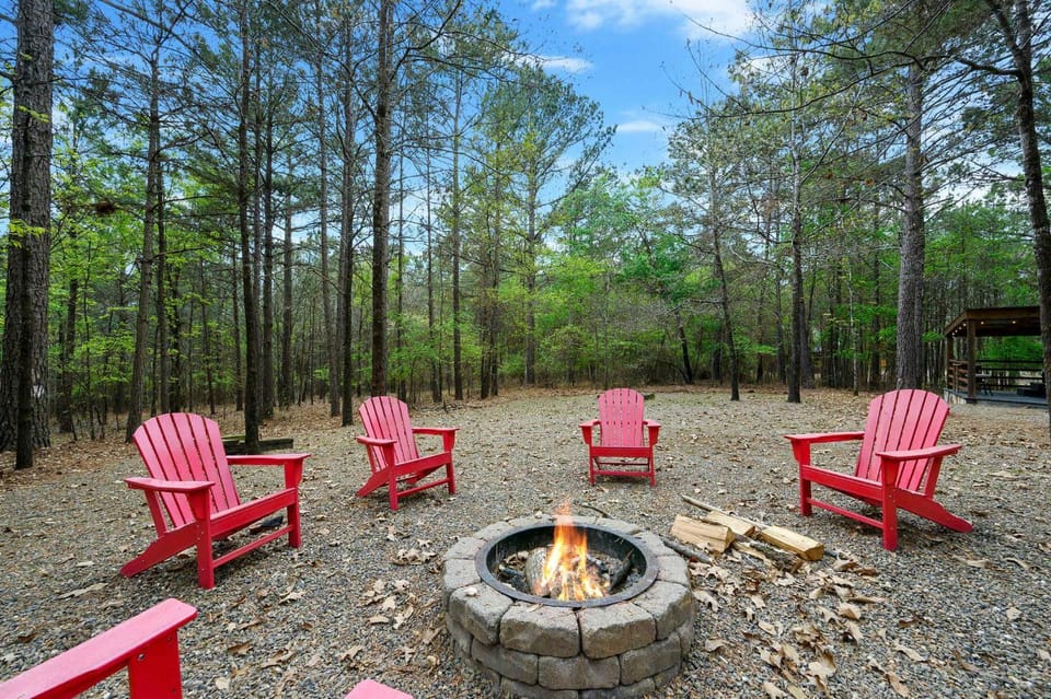 Drift Inn amazing back yard privacy hot tub House in Broken Bow