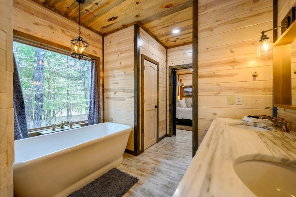 Drift Inn amazing back yard privacy hot tub House in Broken Bow