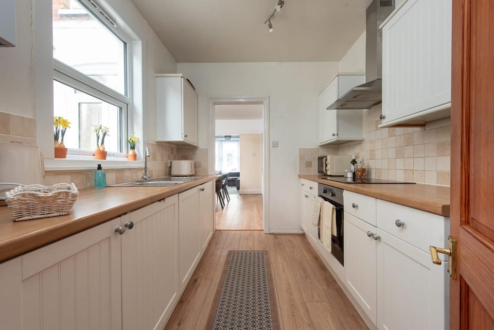 Spacious 3 Bed In Rugby Apartment in Rugby
