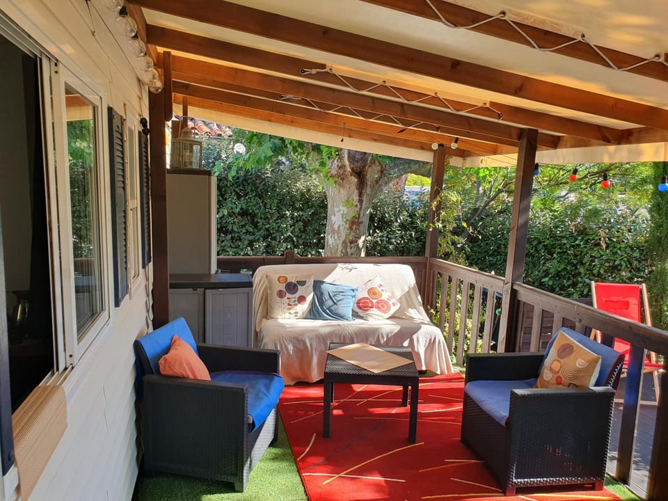 La belle bleue Hostel in Roquebrune-sur-Argens