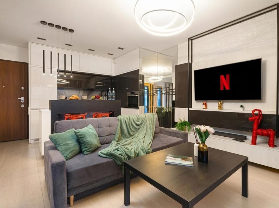 Communal lounge/ TV room, TV and multimedia, Kitchen or kitchenette, Living room, Seating area, Evening entertainment