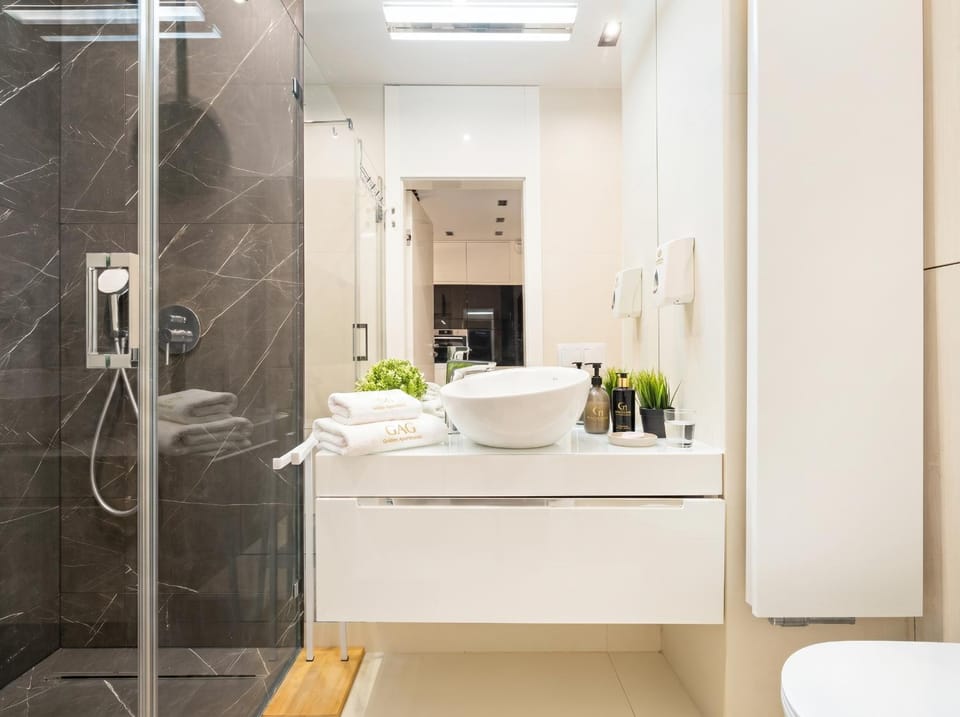 Shower, Bathroom, towels
