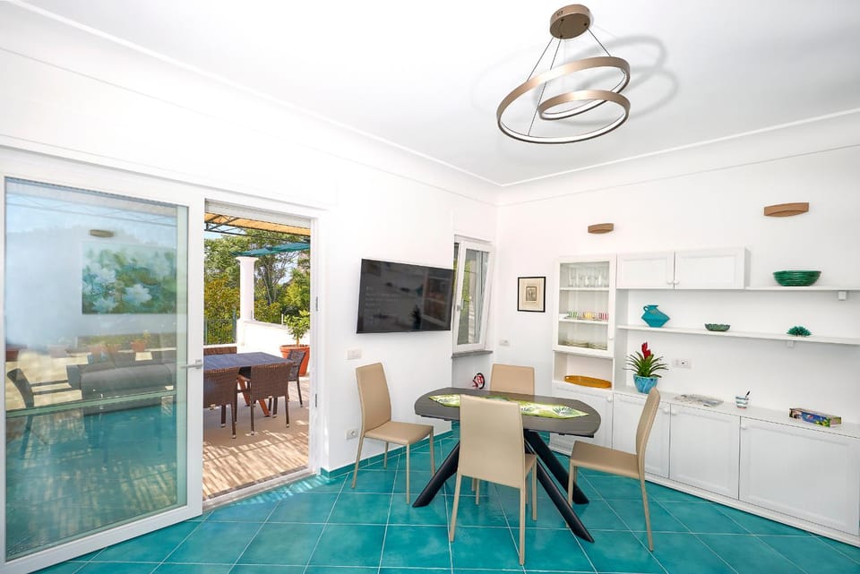 TV and multimedia, Living room, Dining area