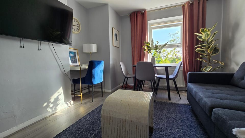 Property building, TV and multimedia, Living room, Seating area