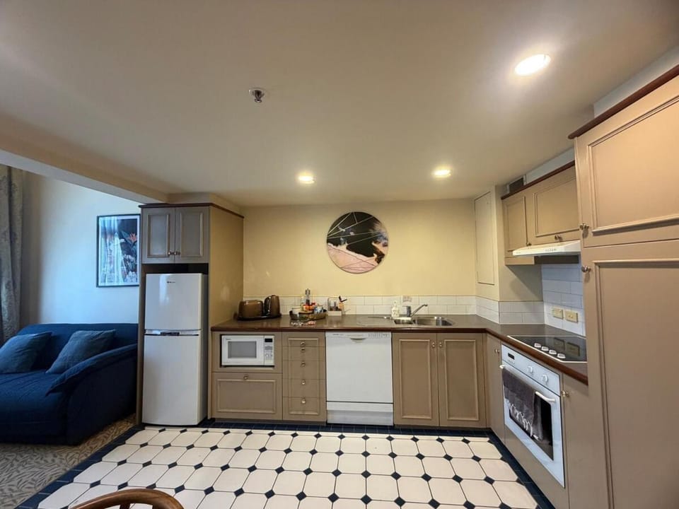Iconic OGB 1-Bed Apartment -Gym, Pool and Carpark Apartment in Christchurch