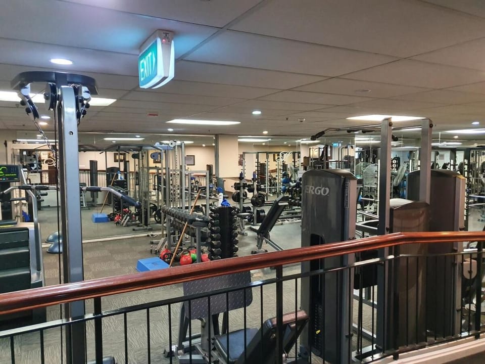 Iconic OGB 1-Bed Apartment -Gym, Pool and Carpark Apartment in Christchurch