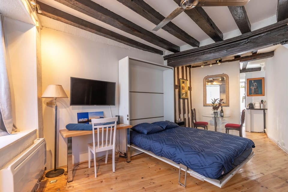 Bed, Living room, Bedroom