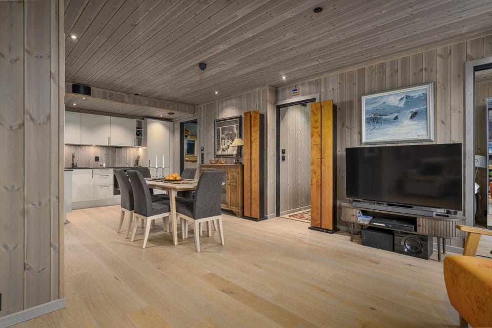 TV and multimedia, Kitchen or kitchenette, Dining area, oven