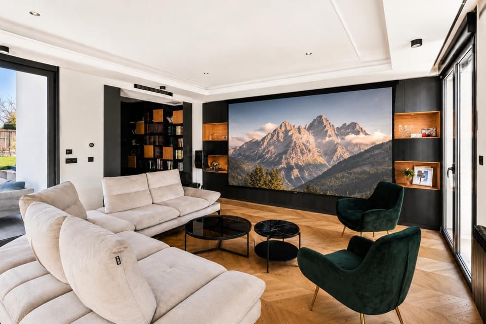 TV and multimedia, Seating area