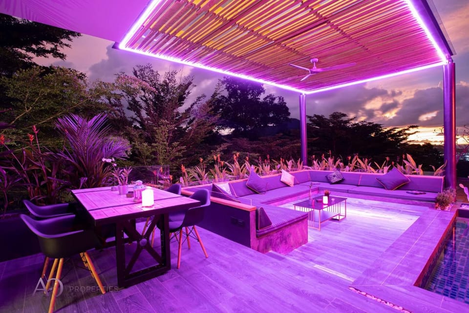 Communal lounge/ TV room