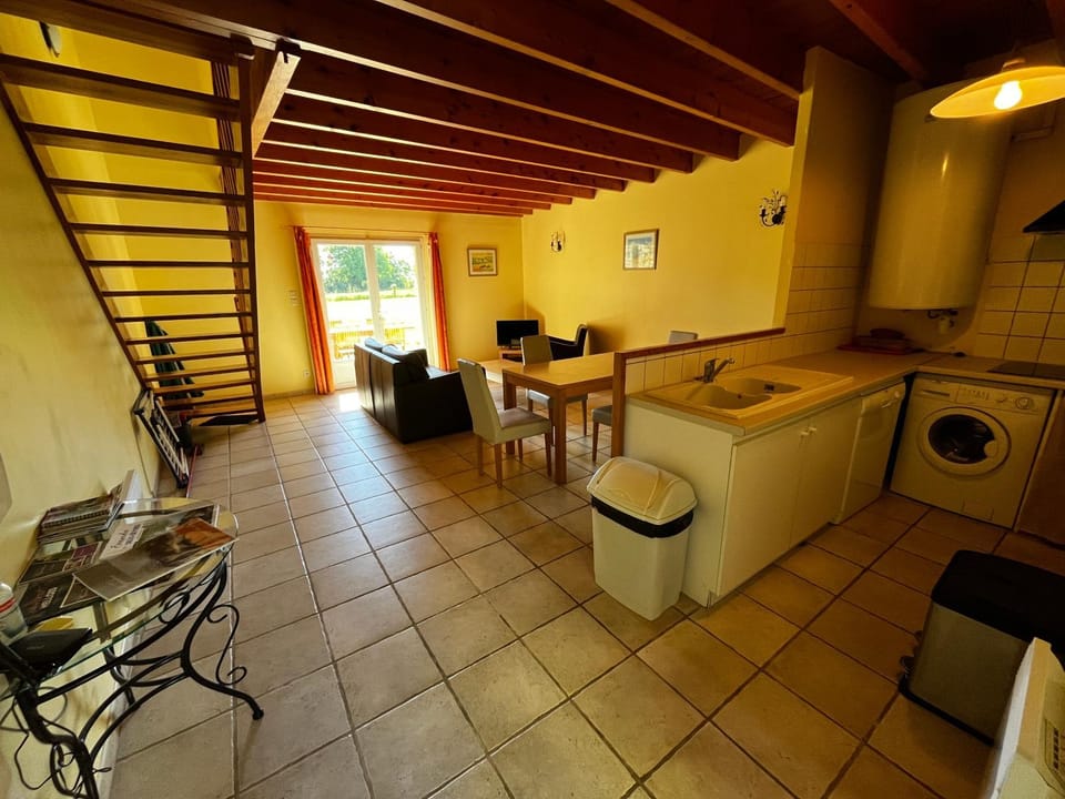 Grand gîte au calme avec piscine chauffée House in Nouvelle-Aquitaine